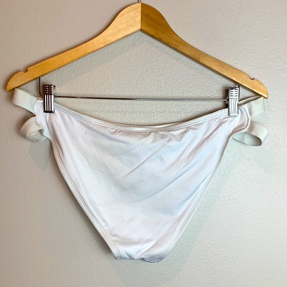 Kona Sol White Bikini - Picture 6 of 8